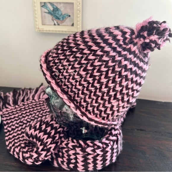 Handmade hand knitted crafted pink brown fringe scarf and hat set pom-pom - Picture 3 of 6